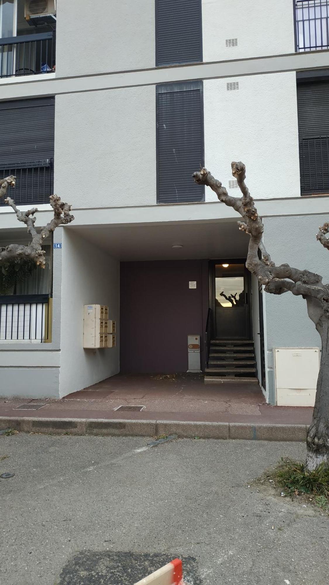 Appartement Grand A 100 M Et Commerces *